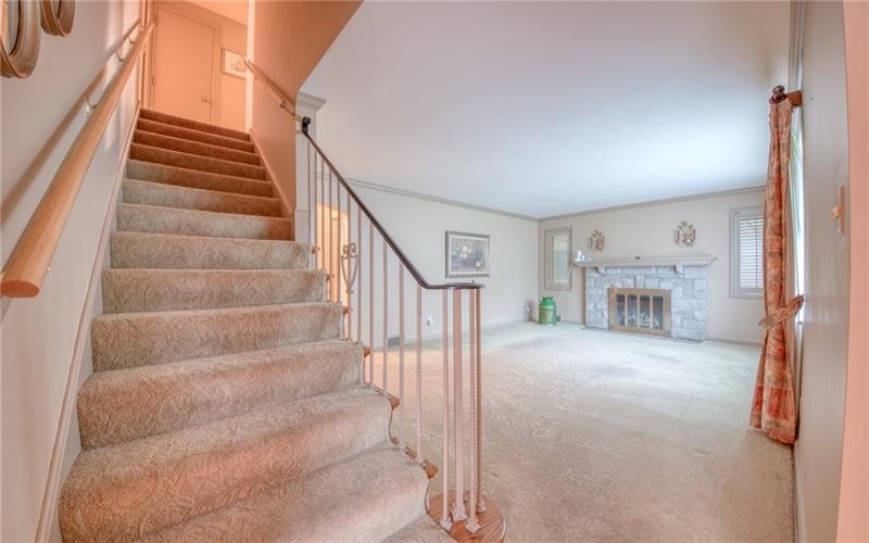 209 Glenview Drive, New Kensington, 15068, 3 Bedrooms Bedrooms, 9 Rooms Rooms,2.1 BathroomsBathrooms,Residential,For Sale,Glenview Drive,1769244