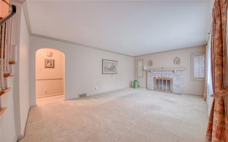 209 Glenview Drive, New Kensington, 15068, 3 Bedrooms Bedrooms, 9 Rooms Rooms,2.1 BathroomsBathrooms,Residential,For Sale,Glenview Drive,1769244