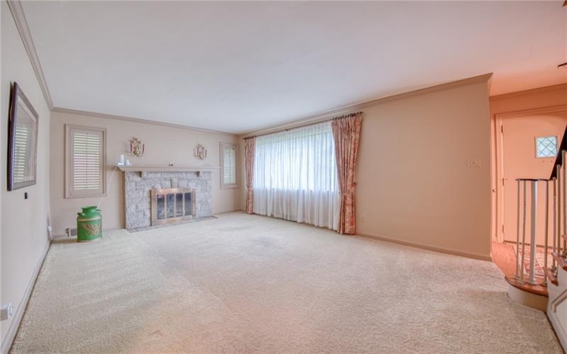 209 Glenview Drive, New Kensington, 15068, 3 Bedrooms Bedrooms, 9 Rooms Rooms,2.1 BathroomsBathrooms,Residential,For Sale,Glenview Drive,1769244