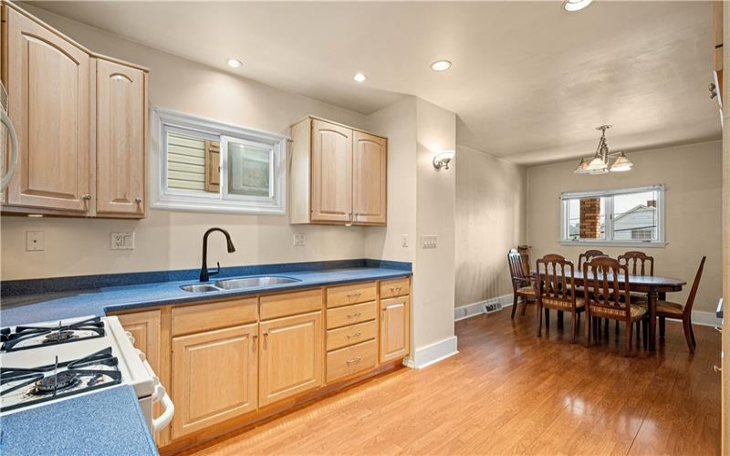 512 Center Ave, Charleroi, 15022, 2 Bedrooms Bedrooms, 5 Rooms Rooms,2 BathroomsBathrooms,Residential,For Sale,Center Ave,1769260
