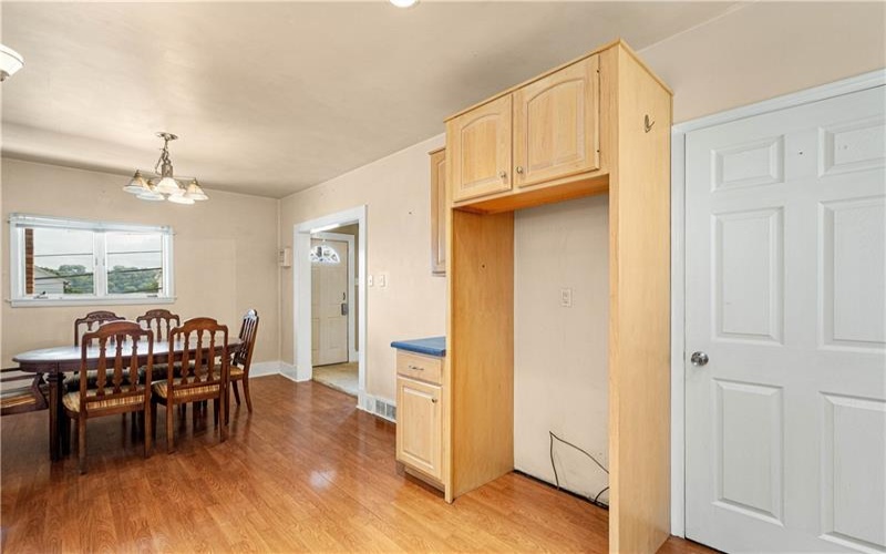 512 Center Ave, Charleroi, 15022, 2 Bedrooms Bedrooms, 5 Rooms Rooms,2 BathroomsBathrooms,Residential,For Sale,Center Ave,1769260