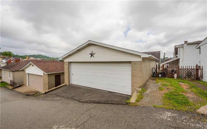 512 Center Ave, Charleroi, 15022, 2 Bedrooms Bedrooms, 5 Rooms Rooms,2 BathroomsBathrooms,Residential,For Sale,Center Ave,1769260