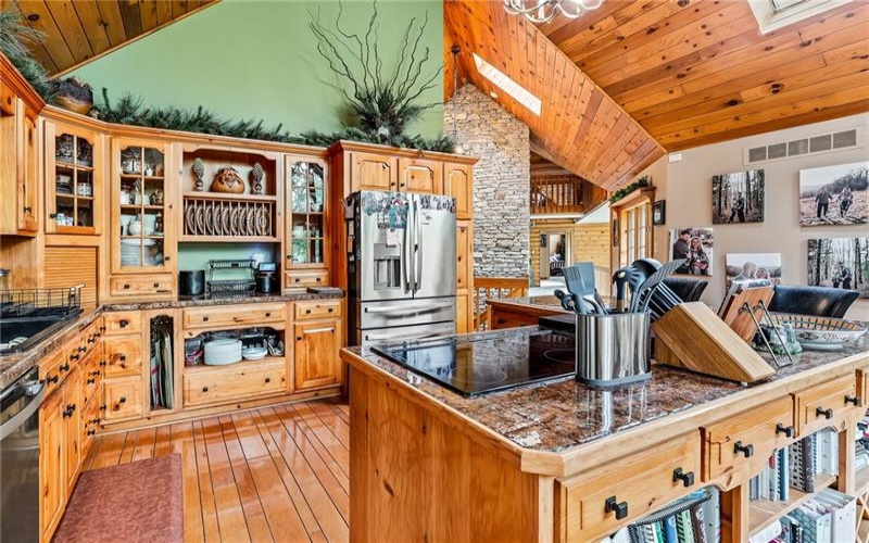 25 Deer Lake Trl, Chalk Hill, 15421, 2 Bedrooms Bedrooms, ,2 BathroomsBathrooms,Residential,For Sale,Deer Lake Trl,1769289