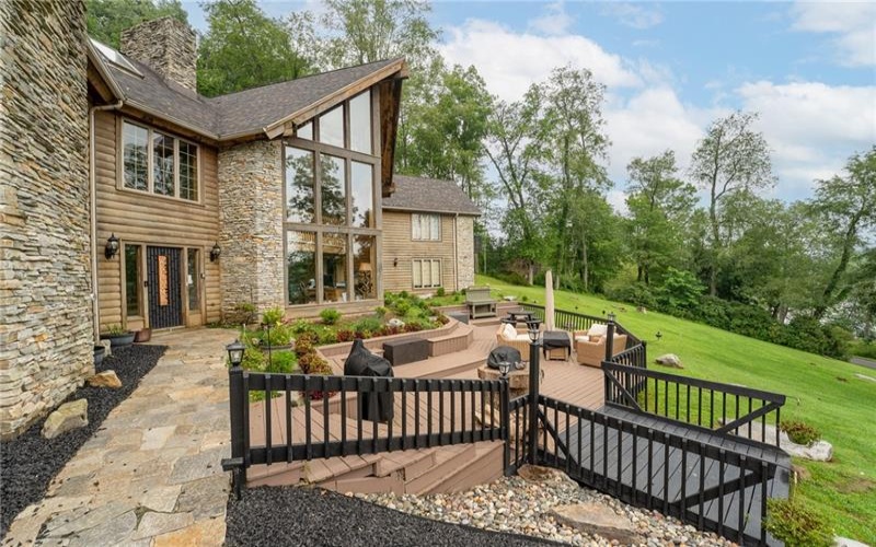 25 Deer Lake Trl, Chalk Hill, 15421, 2 Bedrooms Bedrooms, ,2 BathroomsBathrooms,Residential,For Sale,Deer Lake Trl,1769289