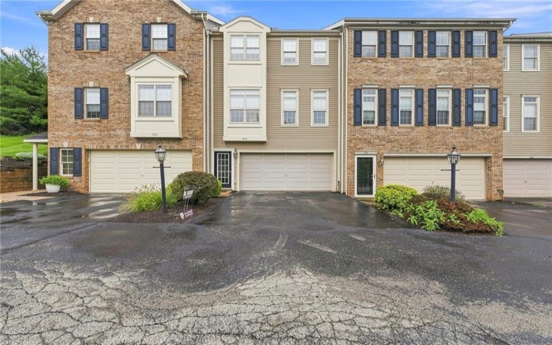 920 Royal Ct, Canonsburg, 15317, 3 Bedrooms Bedrooms, 7 Rooms Rooms,2.1 BathroomsBathrooms,Residential,For Sale,Royal Ct,1769416
