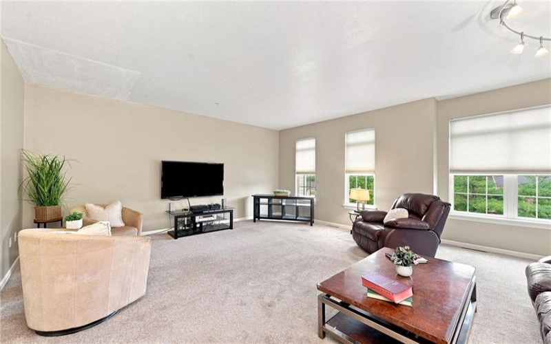 920 Royal Ct, Canonsburg, 15317, 3 Bedrooms Bedrooms, 7 Rooms Rooms,2.1 BathroomsBathrooms,Residential,For Sale,Royal Ct,1769416