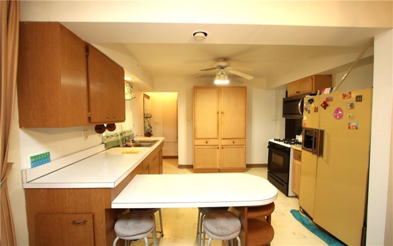 142 3rd Avenue, New Eagle, 15067, 3 Bedrooms Bedrooms, 11 Rooms Rooms,2.1 BathroomsBathrooms,Residential,For Sale,3rd Avenue,1762034