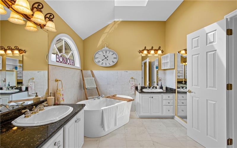 116 Sunrise Lane, Venetia, 15367, 4 Bedrooms Bedrooms, 14 Rooms Rooms,2.1 BathroomsBathrooms,Residential,For Sale,Sunrise Lane,1769163
