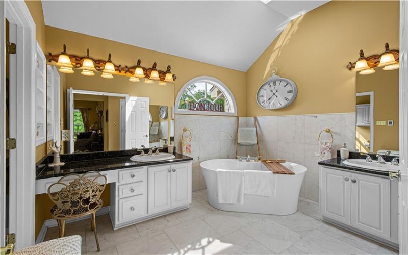 116 Sunrise Lane, Venetia, 15367, 4 Bedrooms Bedrooms, 14 Rooms Rooms,2.1 BathroomsBathrooms,Residential,For Sale,Sunrise Lane,1769163
