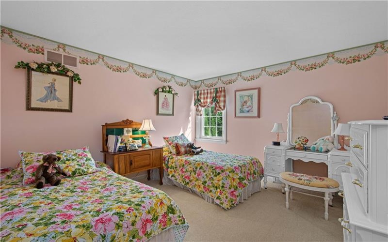 116 Sunrise Lane, Venetia, 15367, 4 Bedrooms Bedrooms, 14 Rooms Rooms,2.1 BathroomsBathrooms,Residential,For Sale,Sunrise Lane,1769163