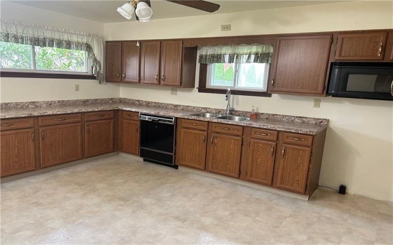 1416 Hawthorne St, Connellsville, 15425, 3 Bedrooms Bedrooms, 6 Rooms Rooms,1 BathroomBathrooms,Residential,For Sale,Hawthorne St,1769476