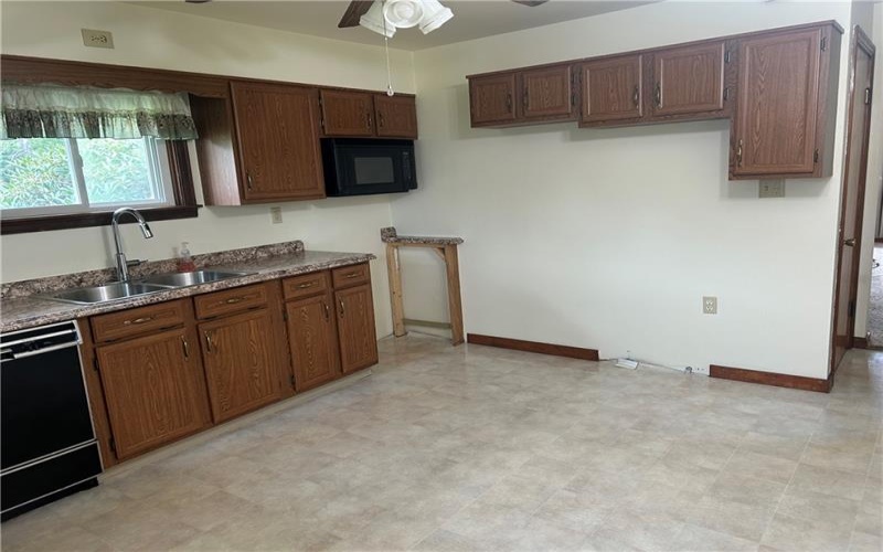 1416 Hawthorne St, Connellsville, 15425, 3 Bedrooms Bedrooms, 6 Rooms Rooms,1 BathroomBathrooms,Residential,For Sale,Hawthorne St,1769476