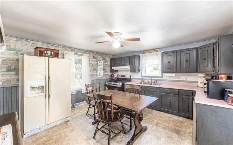 228 Second Street, Mather, 15346, 2 Bedroom Bedrooms, 6 Room Rooms,1 BathroomBathrooms,Residential,For Sale,Second Street,1769211