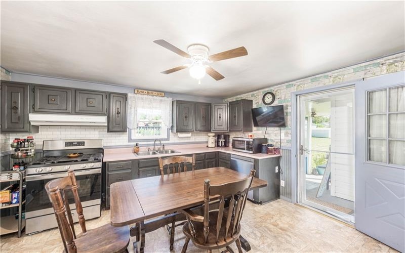 228 Second Street, Mather, 15346, 2 Bedroom Bedrooms, 6 Room Rooms,1 BathroomBathrooms,Residential,For Sale,Second Street,1769211