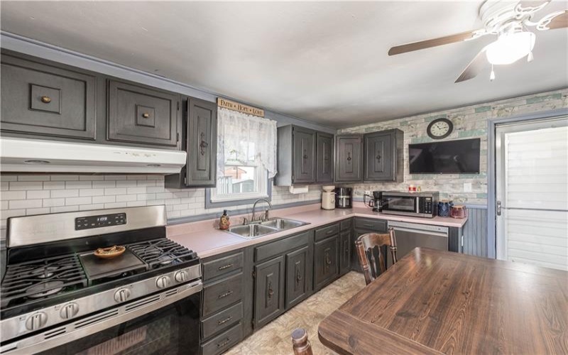 228 Second Street, Mather, 15346, 2 Bedroom Bedrooms, 6 Room Rooms,1 BathroomBathrooms,Residential,For Sale,Second Street,1769211