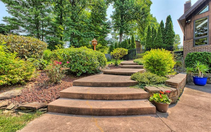 651 Buckingham DRIVE, Greensburg, 15601, 4 Bedroom Bedrooms, 9 Room Rooms,3.1 BathroomBathrooms,Residential,For Sale,Buckingham,1766657