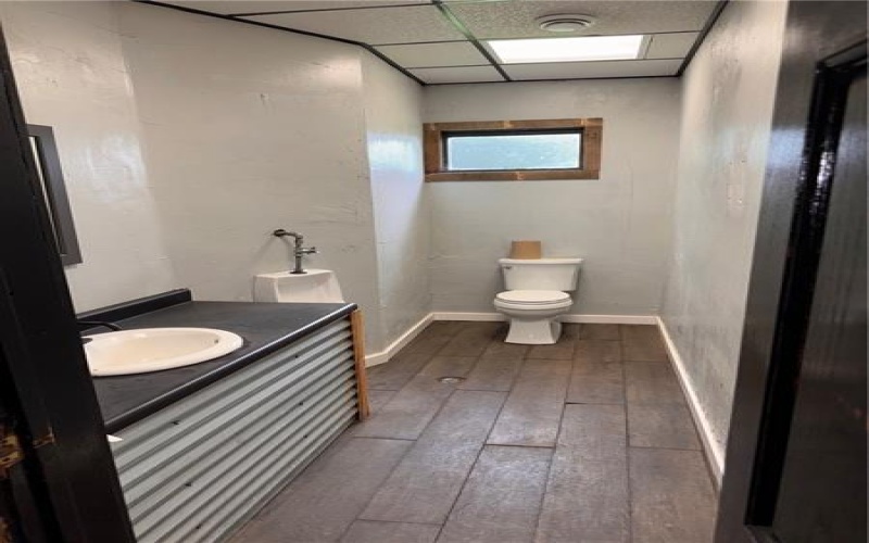 2222 Freeport Rd, New Kensington, 15068, ,Commercial-industrial-business,For Sale,Freeport Rd,1769574