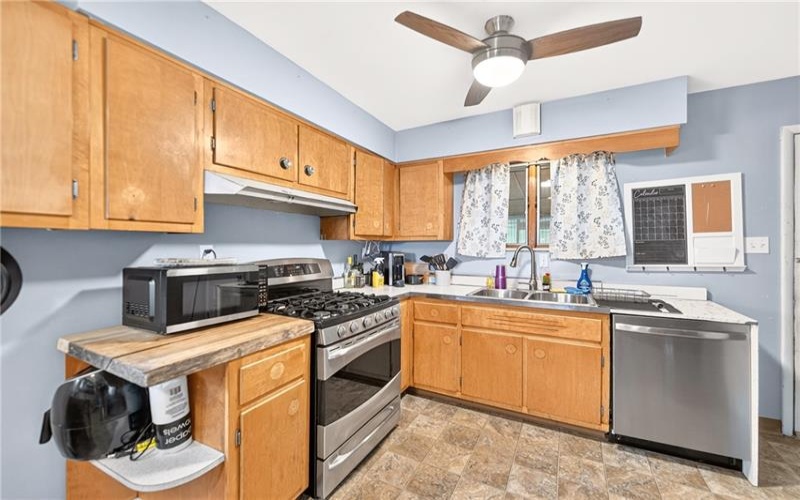 715 Locust Ln, Charleroi, 15022, 3 Bedrooms Bedrooms, 5 Rooms Rooms,1.1 BathroomsBathrooms,Residential,For Sale,Locust Ln,1769579
