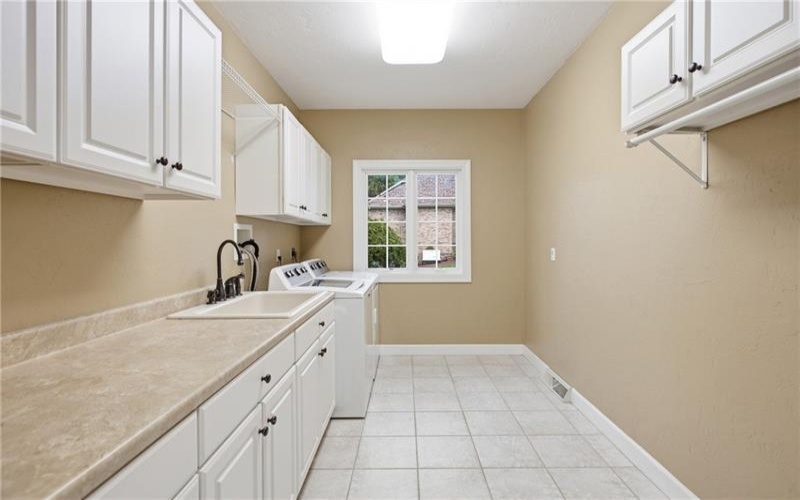 1002 Kings Ct, Trafford, 15085, 5 Bedroom Bedrooms, 12 Room Rooms,4.1 BathroomBathrooms,Residential,For Sale,Kings Ct,1769712