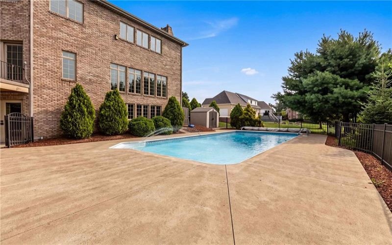 1002 Kings Ct, Trafford, 15085, 5 Bedroom Bedrooms, 12 Room Rooms,4.1 BathroomBathrooms,Residential,For Sale,Kings Ct,1769712