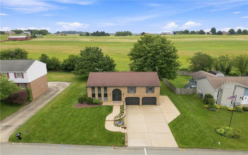 138 Rizzi Drive, Irwin, 15642, 3 Bedroom Bedrooms, 7 Room Rooms,2 BathroomBathrooms,Residential,For Sale,Rizzi Drive,1769769