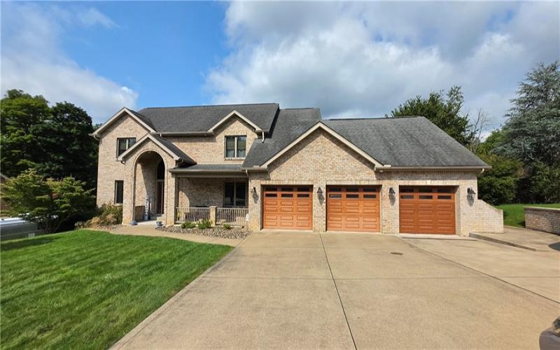 2182 Bradbury Ln, North Huntingdon, 15642, 5 Bedroom Bedrooms, 14 Room Rooms,5.2 BathroomBathrooms,Residential,For Sale,Bradbury Ln,1769790