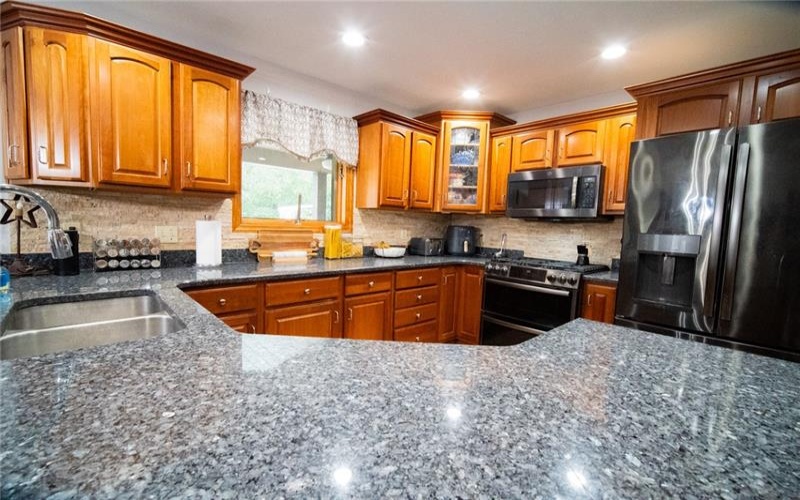 2182 Bradbury Ln, North Huntingdon, 15642, 5 Bedroom Bedrooms, 14 Room Rooms,5.2 BathroomBathrooms,Residential,For Sale,Bradbury Ln,1769790