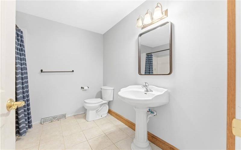 259 Center St, Carmichaels, 15320, 4 Bedroom Bedrooms, ,3 BathroomBathrooms,Residential,For Sale,Center St,1769438