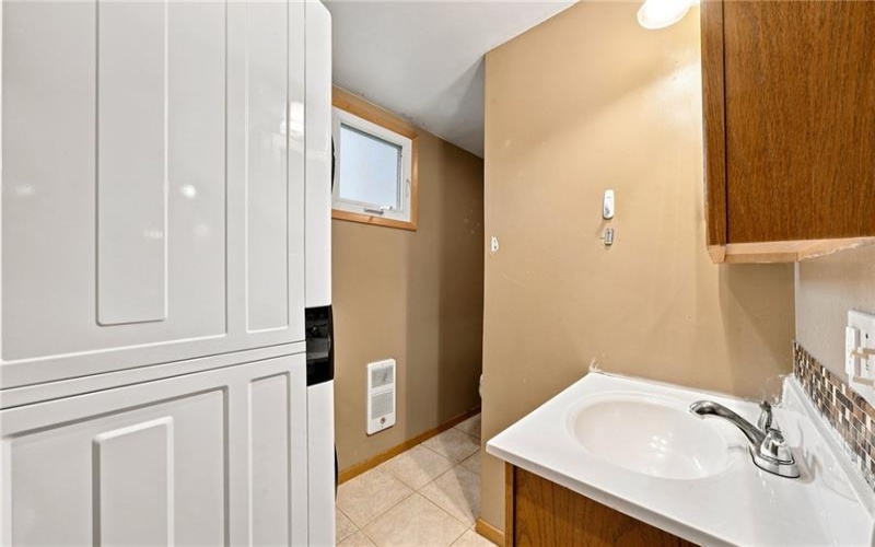 402 Franklin Ave, Vandergrift, 15690, 3 Bedroom Bedrooms, 8 Room Rooms,1.1 BathroomBathrooms,Residential,For Sale,Franklin Ave,1769446
