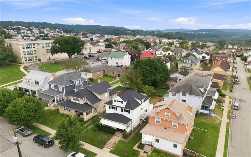 402 Franklin Ave, Vandergrift, 15690, 3 Bedroom Bedrooms, 8 Room Rooms,1.1 BathroomBathrooms,Residential,For Sale,Franklin Ave,1769446