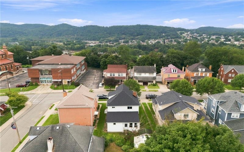 402 Franklin Ave, Vandergrift, 15690, 3 Bedroom Bedrooms, 8 Room Rooms,1.1 BathroomBathrooms,Residential,For Sale,Franklin Ave,1769446