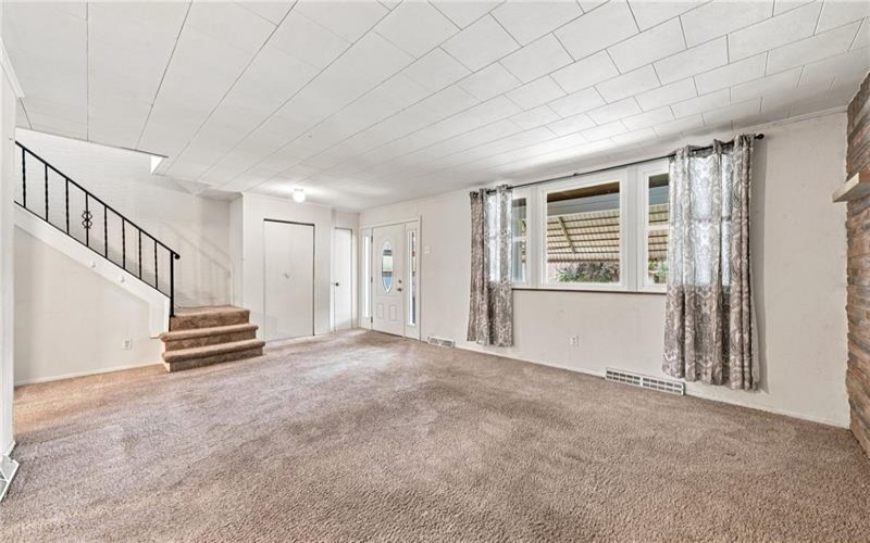402 Franklin Ave, Vandergrift, 15690, 3 Bedroom Bedrooms, 8 Room Rooms,1.1 BathroomBathrooms,Residential,For Sale,Franklin Ave,1769446