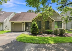 1733 Snowfield Drive, Hidden Valley, 15502, 3 Bedrooms Bedrooms, 8 Rooms Rooms,2 BathroomsBathrooms,Residential,For Sale,Snowfield Drive,1769652