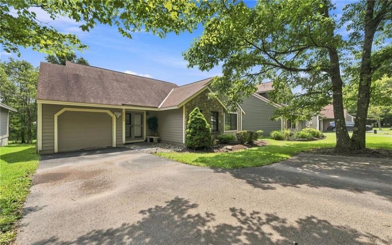 1733 Snowfield Drive, Hidden Valley, 15502, 3 Bedrooms Bedrooms, 8 Rooms Rooms,2 BathroomsBathrooms,Residential,For Sale,Snowfield Drive,1769652