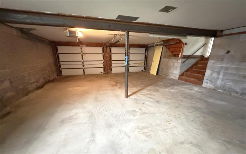 631 Wellington Drive, Greensburg, 15601, 3 Bedrooms Bedrooms, 7 Rooms Rooms,2.1 BathroomsBathrooms,Residential,For Sale,Wellington Drive,1769763