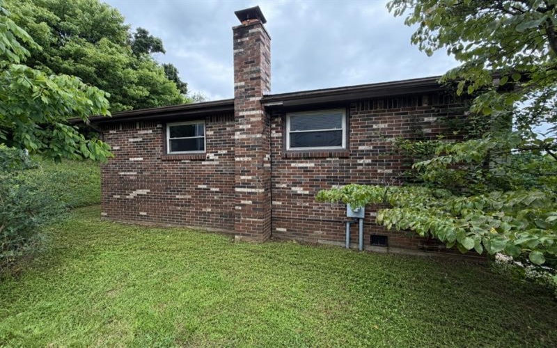 631 Wellington Drive, Greensburg, 15601, 3 Bedrooms Bedrooms, 7 Rooms Rooms,2.1 BathroomsBathrooms,Residential,For Sale,Wellington Drive,1769763