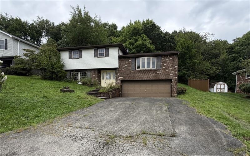 631 Wellington Drive, Greensburg, 15601, 3 Bedrooms Bedrooms, 7 Rooms Rooms,2.1 BathroomsBathrooms,Residential,For Sale,Wellington Drive,1769763