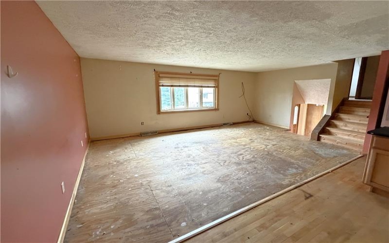 631 Wellington Drive, Greensburg, 15601, 3 Bedrooms Bedrooms, 7 Rooms Rooms,2.1 BathroomsBathrooms,Residential,For Sale,Wellington Drive,1769763