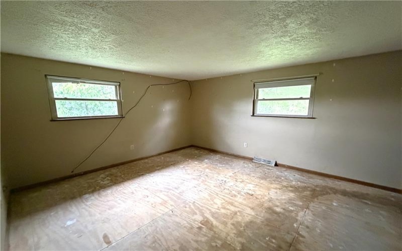 631 Wellington Drive, Greensburg, 15601, 3 Bedrooms Bedrooms, 7 Rooms Rooms,2.1 BathroomsBathrooms,Residential,For Sale,Wellington Drive,1769763