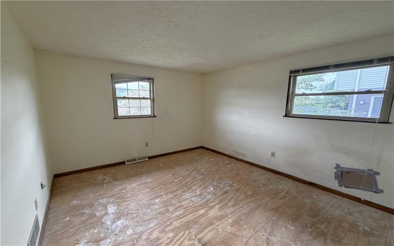 631 Wellington Drive, Greensburg, 15601, 3 Bedrooms Bedrooms, 7 Rooms Rooms,2.1 BathroomsBathrooms,Residential,For Sale,Wellington Drive,1769763