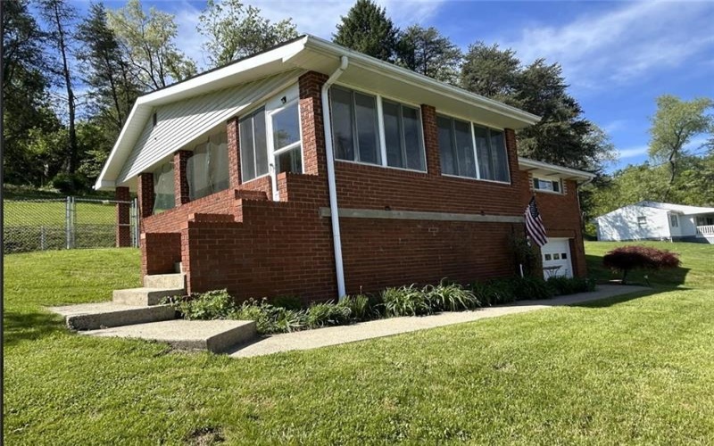 804 Redwood Dr, Mc Donald, 15057, 3 Bedrooms Bedrooms, ,2.1 BathroomsBathrooms,Residential,For Sale,Redwood Dr,1769788