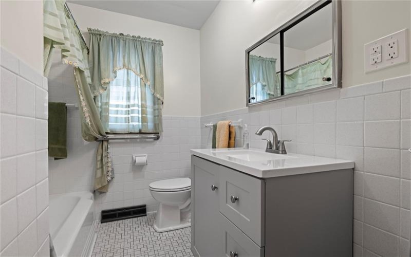 804 Redwood Dr, Mc Donald, 15057, 3 Bedrooms Bedrooms, ,2.1 BathroomsBathrooms,Residential,For Sale,Redwood Dr,1769788