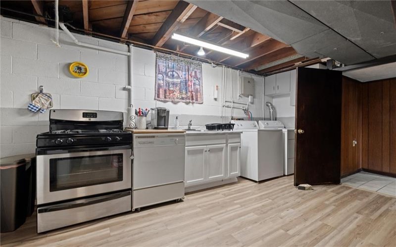 804 Redwood Dr, Mc Donald, 15057, 3 Bedrooms Bedrooms, ,2.1 BathroomsBathrooms,Residential,For Sale,Redwood Dr,1769788