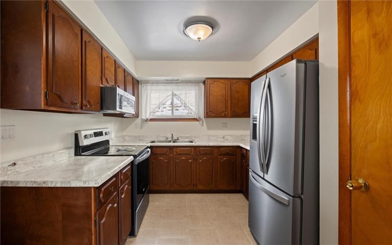 804 Redwood Dr, Mc Donald, 15057, 3 Bedrooms Bedrooms, ,2.1 BathroomsBathrooms,Residential,For Sale,Redwood Dr,1769788