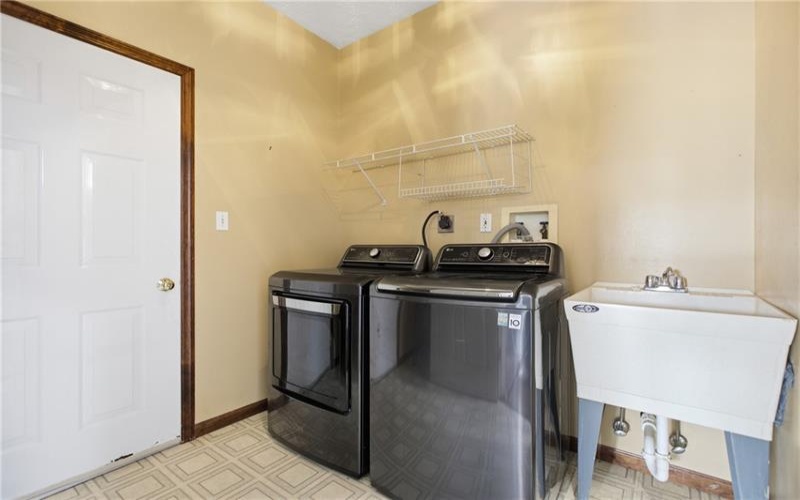 1019 Kimberly Drive, Uniontown, 15401, 4 Bedrooms Bedrooms, 11 Rooms Rooms,2.2 BathroomsBathrooms,Residential,For Sale,Kimberly Drive,1769923