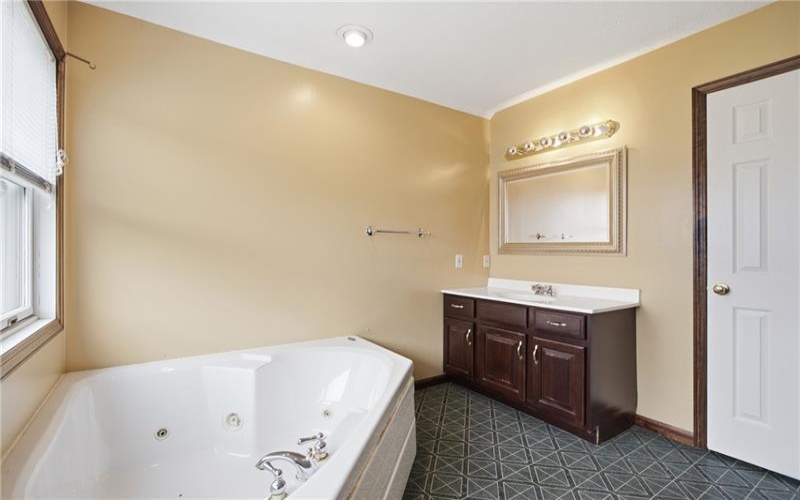 1019 Kimberly Drive, Uniontown, 15401, 4 Bedrooms Bedrooms, 11 Rooms Rooms,2.2 BathroomsBathrooms,Residential,For Sale,Kimberly Drive,1769923