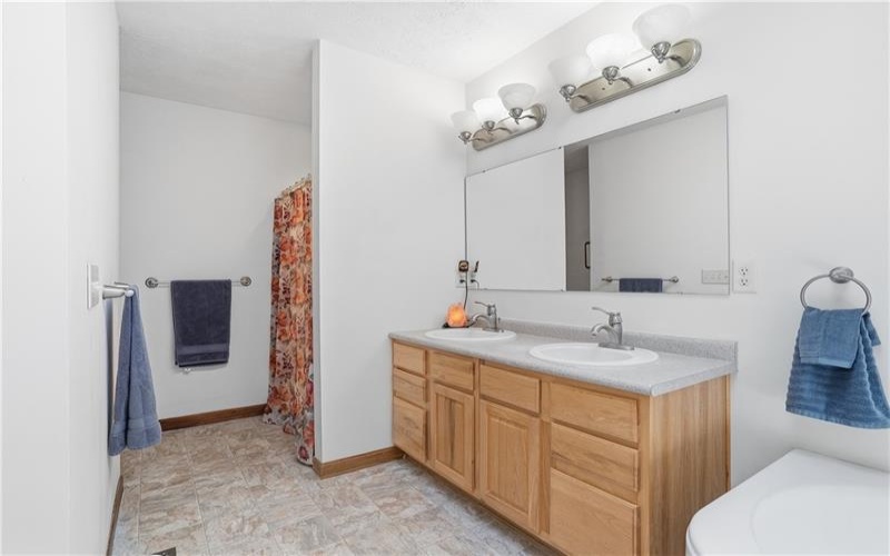 220 Main Rd, West Alexander, 15376, 4 Bedrooms Bedrooms, ,2.1 BathroomsBathrooms,Residential,For Sale,Main Rd,1759949