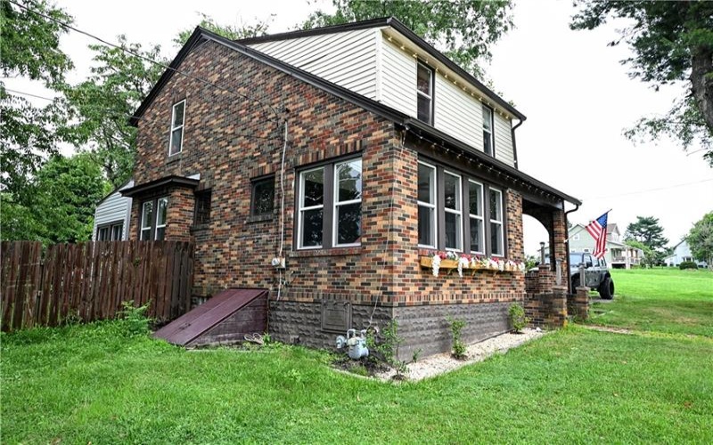 1718 4th St, Monongahela, 15063, 3 Bedrooms Bedrooms, 10 Rooms Rooms,1.1 BathroomsBathrooms,Residential,For Sale,4th St,1769985