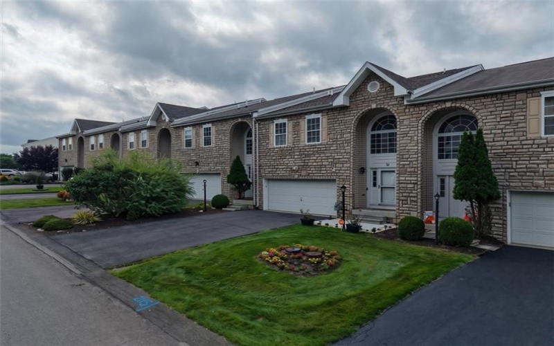 2115 Shawnee Dr, Washington, 15301, 3 Bedrooms Bedrooms, 8 Rooms Rooms,3.1 BathroomsBathrooms,Residential,For Sale,Shawnee Dr,1770006