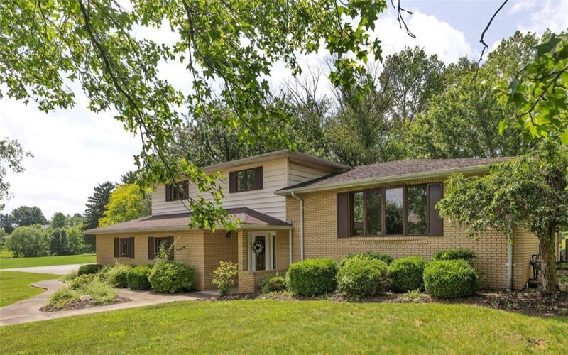 113 Heritage Hills Rd, Uniontown, 15401, 3 Bedrooms Bedrooms, 8 Rooms Rooms,3 BathroomsBathrooms,Residential,For Sale,Heritage Hills Rd,1760463